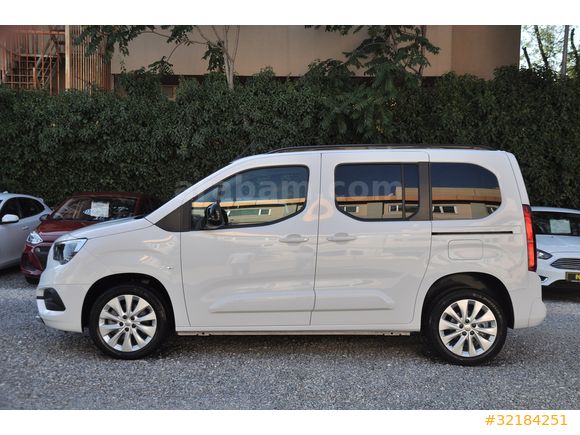 2023 OPEL COMBO (senetle taksitlendirme seçeneğimiz vardır)
