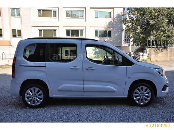 2023 OPEL COMBO (senetle taksitlendirme seçeneğimiz vardır)