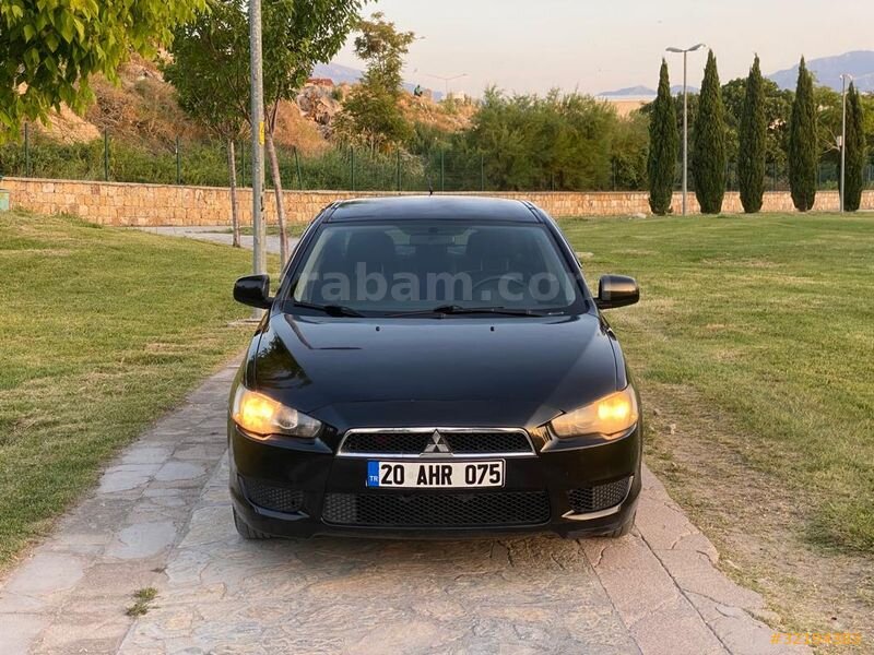 Sahibinden Mitsubishi Lancer 1.5 Invite 2009 Model Denizli 400.000 km Siyah