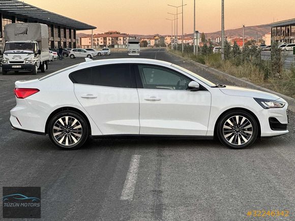2023 TERTEMİZ OTOMATİK VİTES CAR PLAY TİTANİUM STİL DİZEL FOCUS