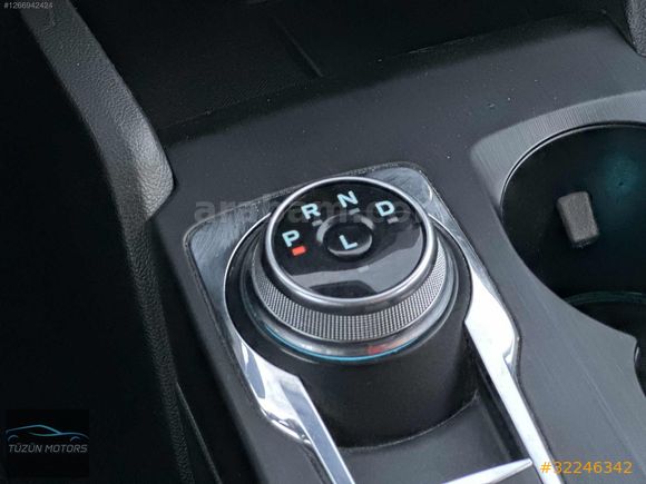 2023 TERTEMİZ OTOMATİK VİTES CAR PLAY TİTANİUM STİL DİZEL FOCUS