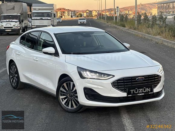 2023 TERTEMİZ OTOMATİK VİTES CAR PLAY TİTANİUM STİL DİZEL FOCUS