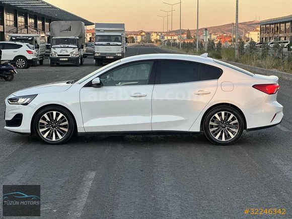 2023 TERTEMİZ OTOMATİK VİTES CAR PLAY TİTANİUM STİL DİZEL FOCUS
