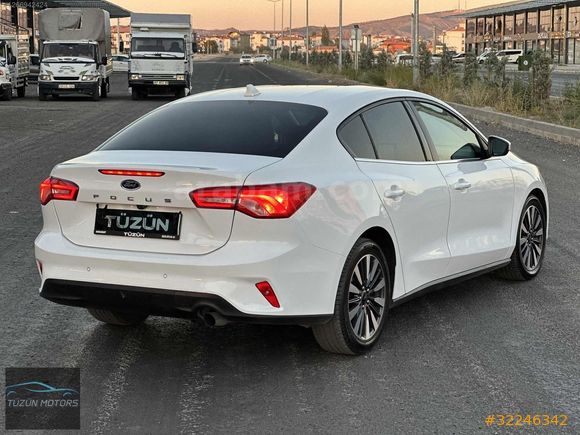 2023 TERTEMİZ OTOMATİK VİTES CAR PLAY TİTANİUM STİL DİZEL FOCUS