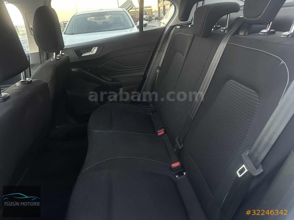 2023 TERTEMİZ OTOMATİK VİTES CAR PLAY TİTANİUM STİL DİZEL FOCUS