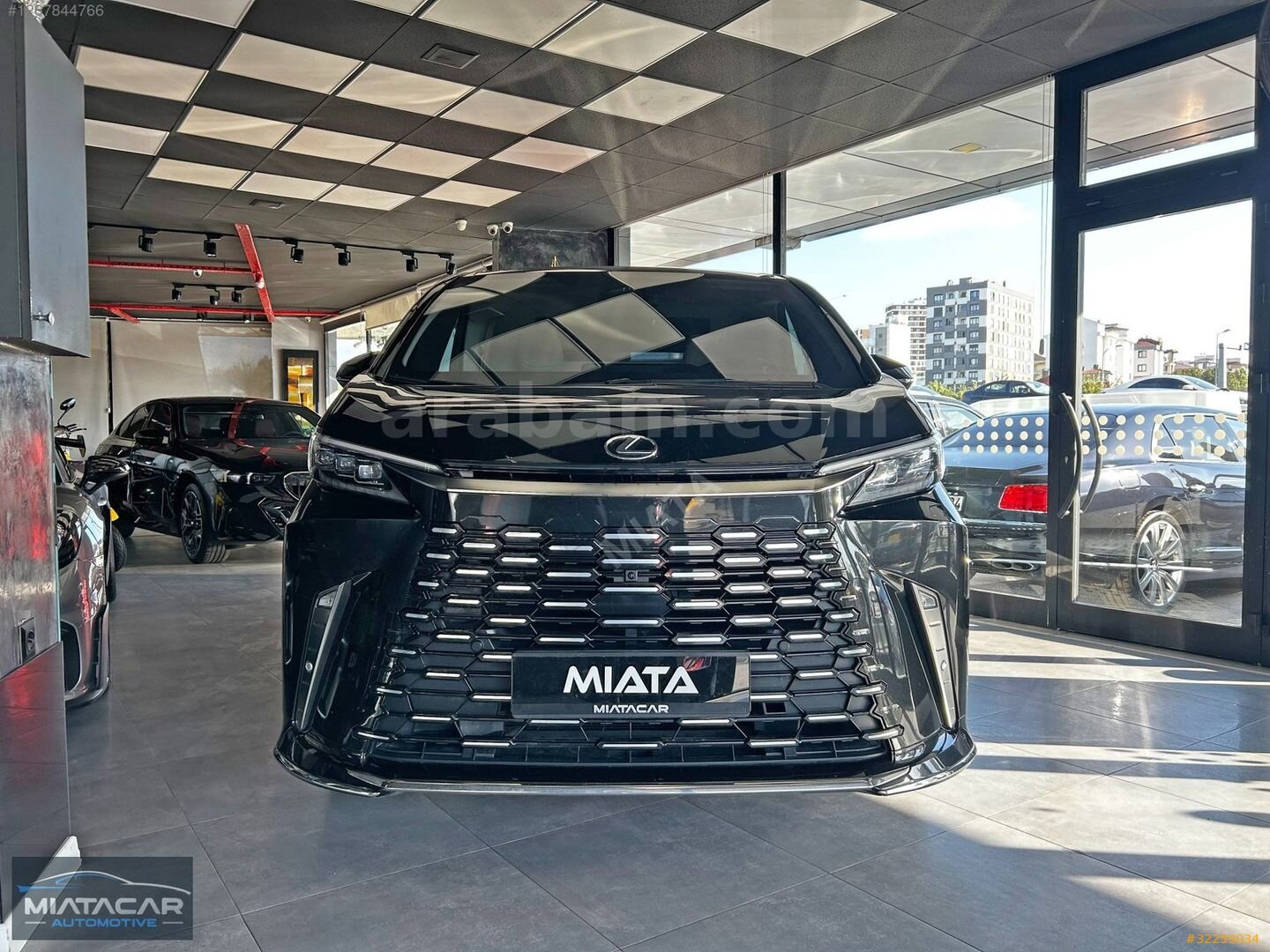 Galeriden Lexus LM 350h 2023 Model İstanbul 38.960 km Siyah 2