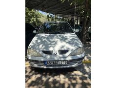 Galeriden Renault Megane 1.9 DTi RXE 2000 Model Manisa