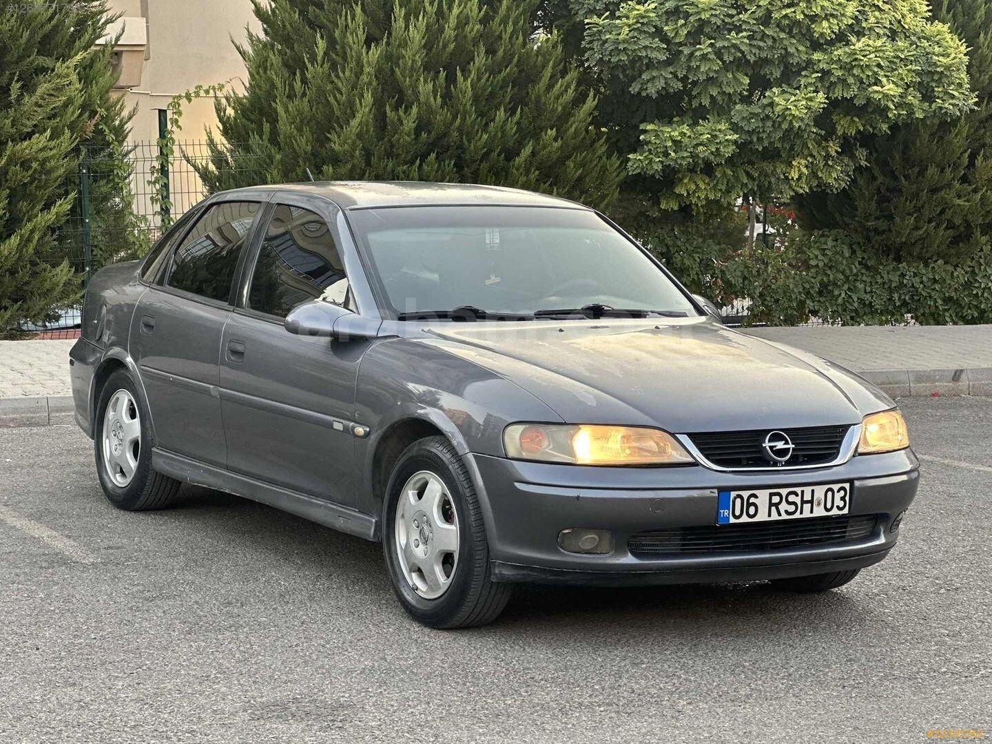 Galeriden Opel Vectra 1.6 Comfort 2001 Model Gaziantep 393.000 km Gri 2