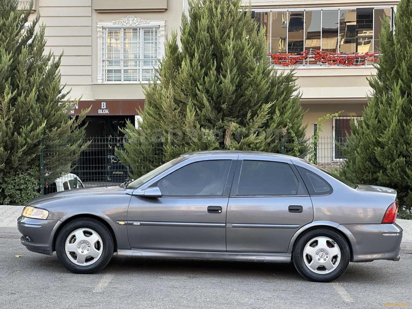 Galeriden Opel Vectra 1.6 Comfort 2001 Model Gaziantep 393.000 km Gri 4