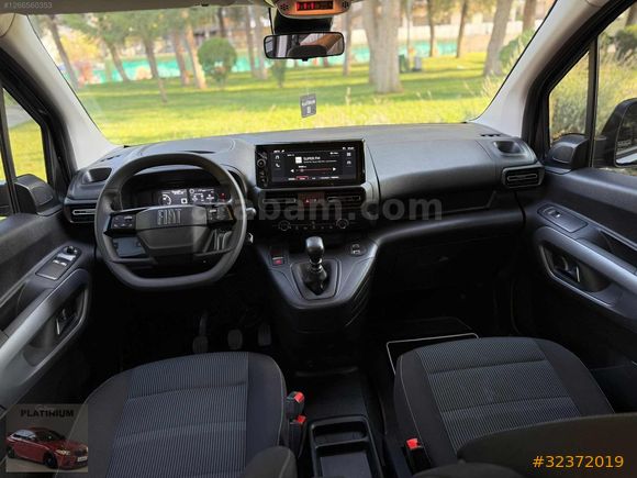 PLATINIUM'dn 2025 HATASZ DOBLO 1.2 PURETECH EASY %20FAT 27.000KM