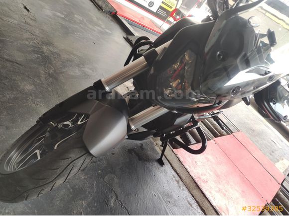 Bajaj Dominar 400 UG 2024 çıkışlı