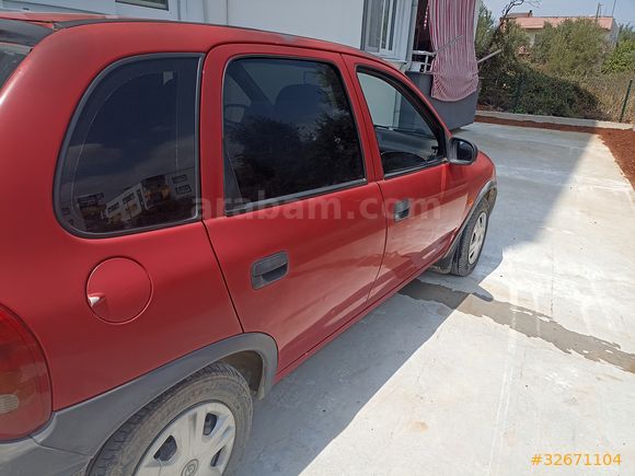 TEMİZ  AİLE ARABASI CORSA
