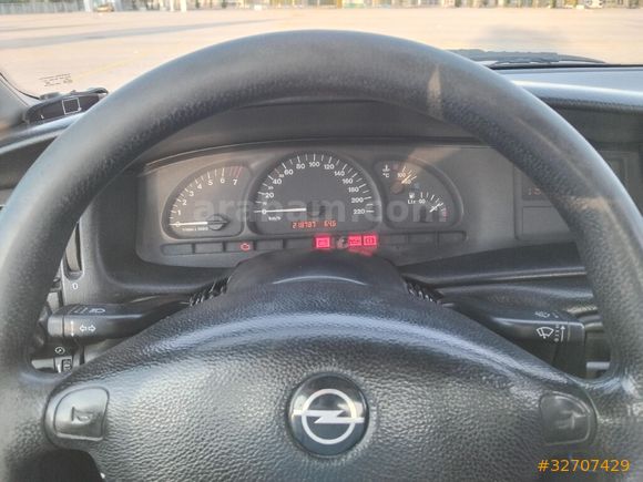 Opel Vectra 1.6 Acil