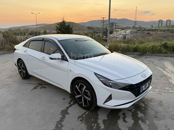 Sahibinden Hyundai Elantra 1.6 MPI Style Comfort 2021 Model orijinal  