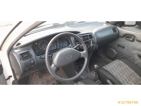 fabrikasyon KLİMALI 1.3 corolla temiz kullanılmış aile aracıdır