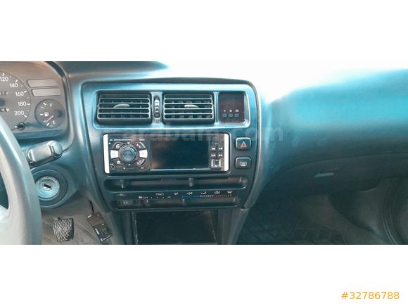 fabrikasyon KLİMALI 1.3 corolla temiz kullanılmış aile aracıdır