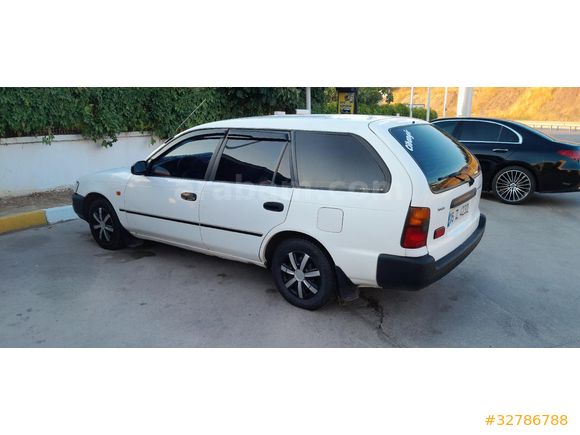 fabrikasyon KLİMALI 1.3 corolla temiz kullanılmış aile aracıdır