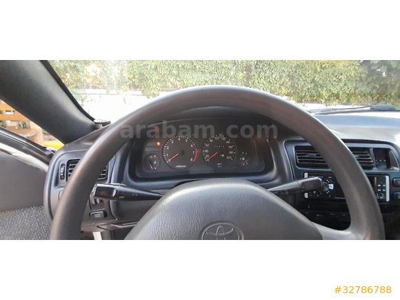 fabrikasyon KLİMALI 1.3 corolla temiz kullanılmış aile aracıdır