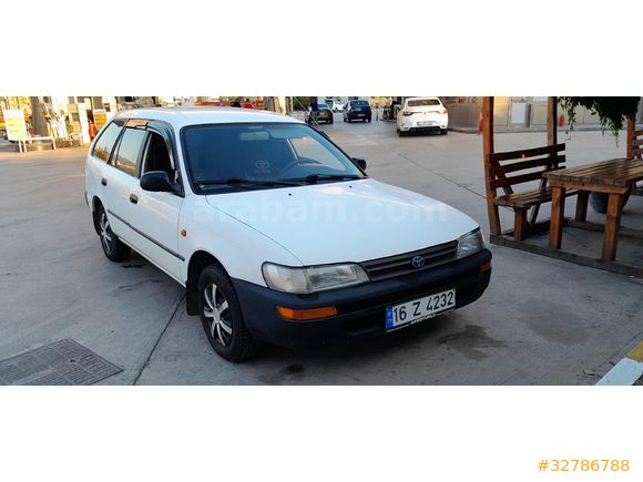 fabrikasyon KLİMALI 1.3 corolla temiz kullanılmış aile aracıdır