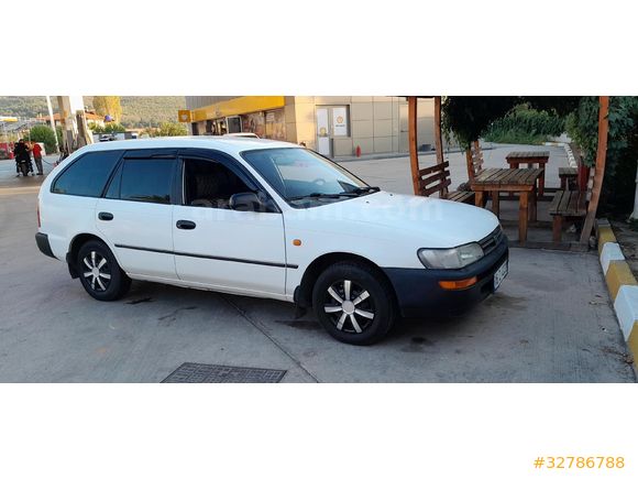 fabrikasyon KLİMALI 1.3 corolla temiz kullanılmış aile aracıdır