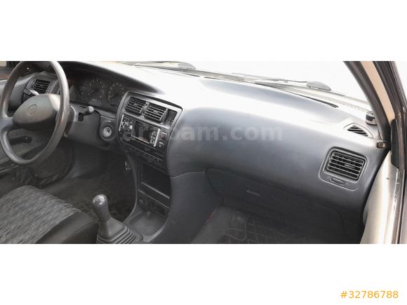 fabrikasyon KLİMALI 1.3 corolla temiz kullanılmış aile aracıdır