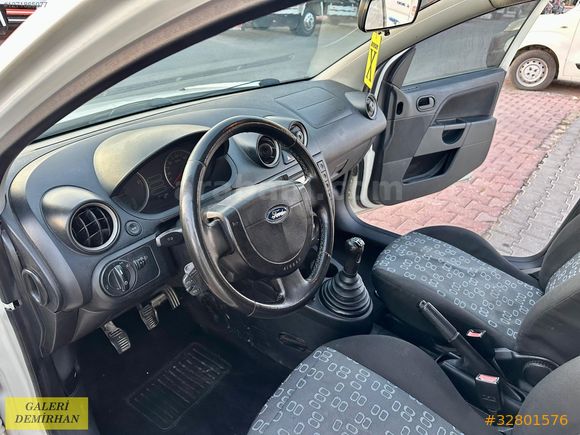 2004 MODEL DİZEL FİESTA DEĞİŞENSİZ