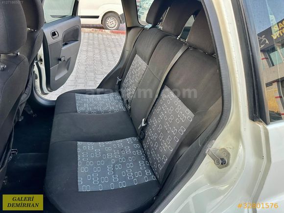 2004 MODEL DİZEL FİESTA DEĞİŞENSİZ