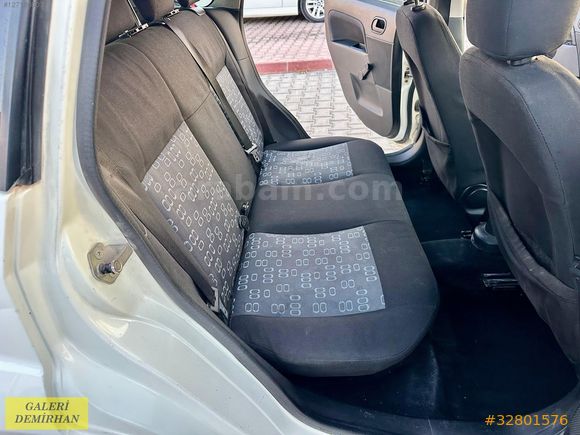 2004 MODEL DİZEL FİESTA DEĞİŞENSİZ