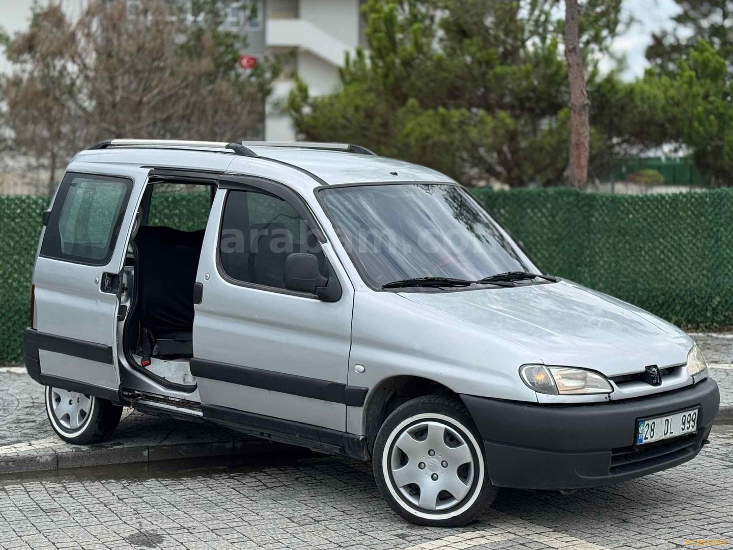 Galeriden Peugeot Partner 1.9 D 2000 Model Samsun 265.000 km Gri