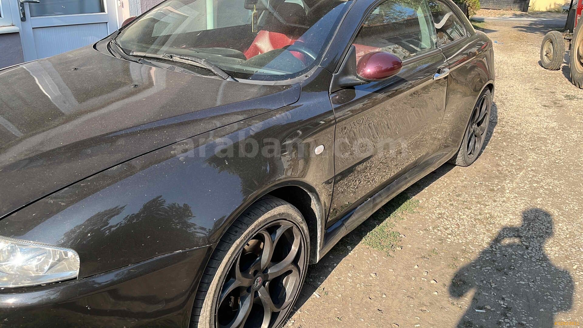 Sahibinden Alfa Romeo GT 1.9 JTD Q2 2008 Model Sakarya 270.000 km Siyah 3