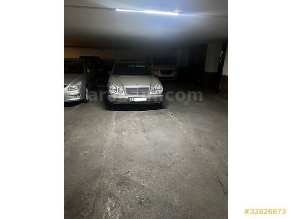 İlk sahibinde yalnız MERAKLISINA -KENDİ KULLANICIYA -KOLEKSİYONERE-TARTIŞMASIZ -İDDİALI -TÜRKİYEDE TEK VE EŞSİZ MERCEDES E200
