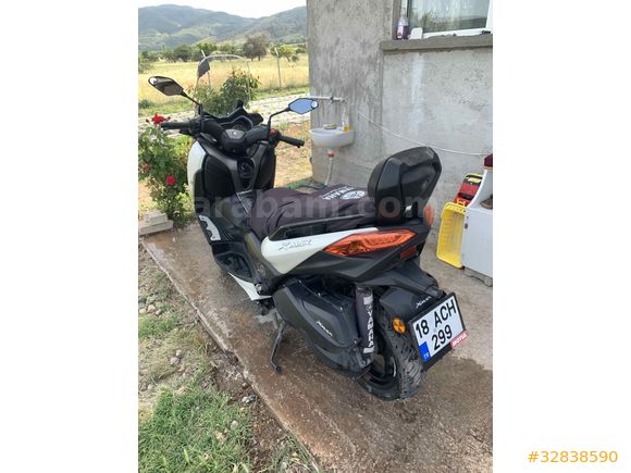 Beyaz İnci Yamaha X-Max 250 ABS 