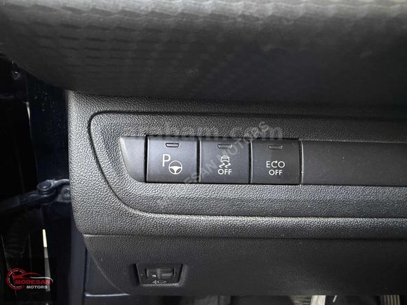 PEUGEOUT 208 EAT6 TAM OTOMATİK VİTES 110 hp OTOMATİK PARK