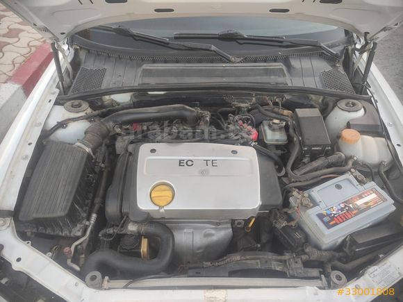 Opel Vectra 1.6 comfort  2000  kitapçıkları duruyor