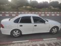 Opel Vectra 1.6 comfort  2000  kitapçıkları duruyor