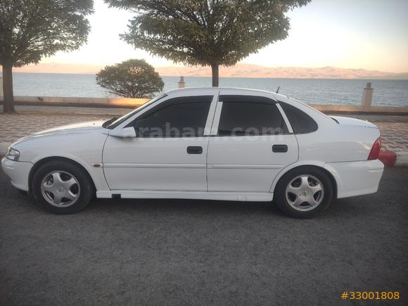 Opel Vectra 1.6 comfort  2000  kitapçıkları duruyor