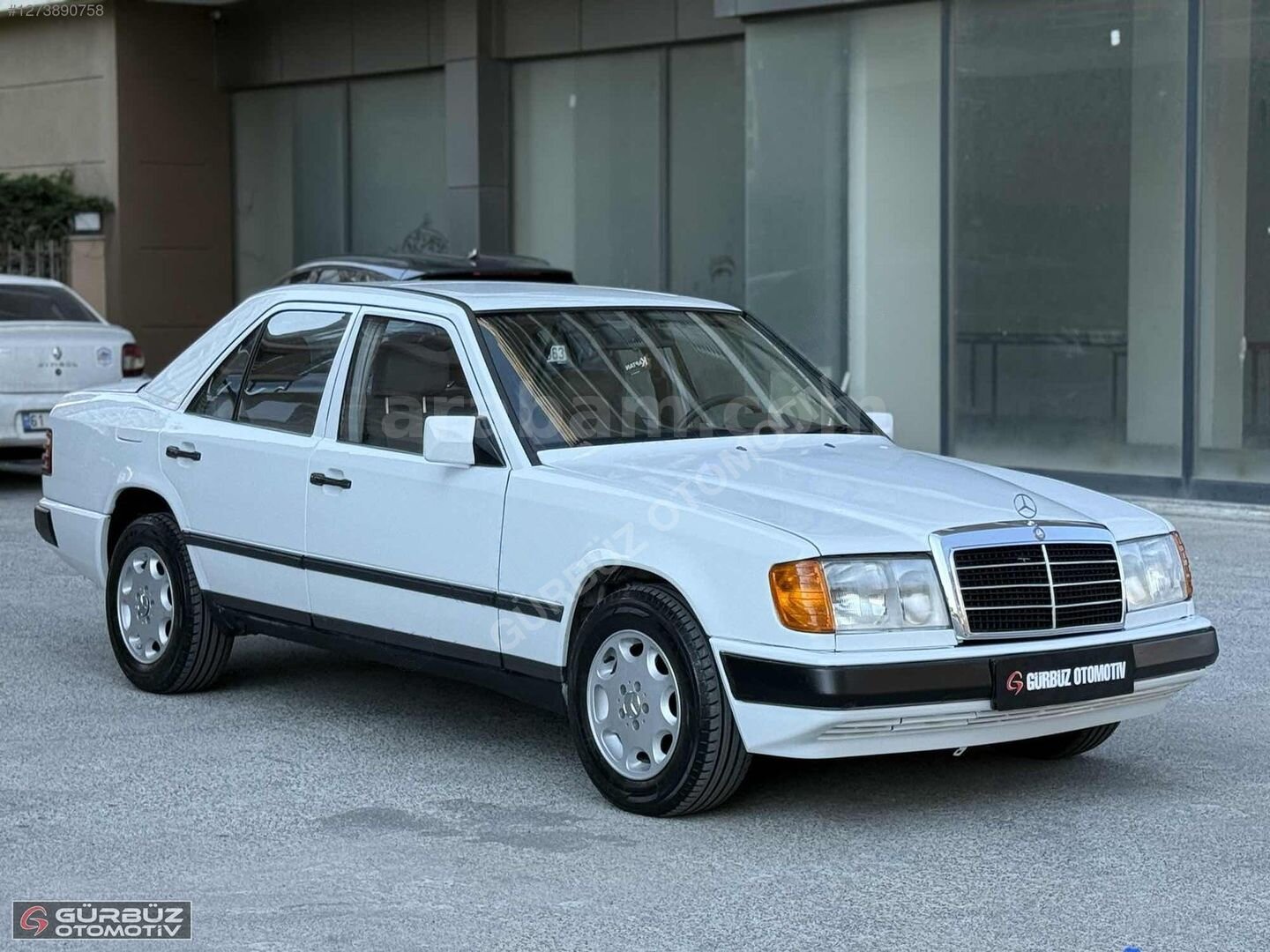 Galeriden Mercedes - Benz 250 D 1986 Model İstanbul 546.000 km Beyaz 3