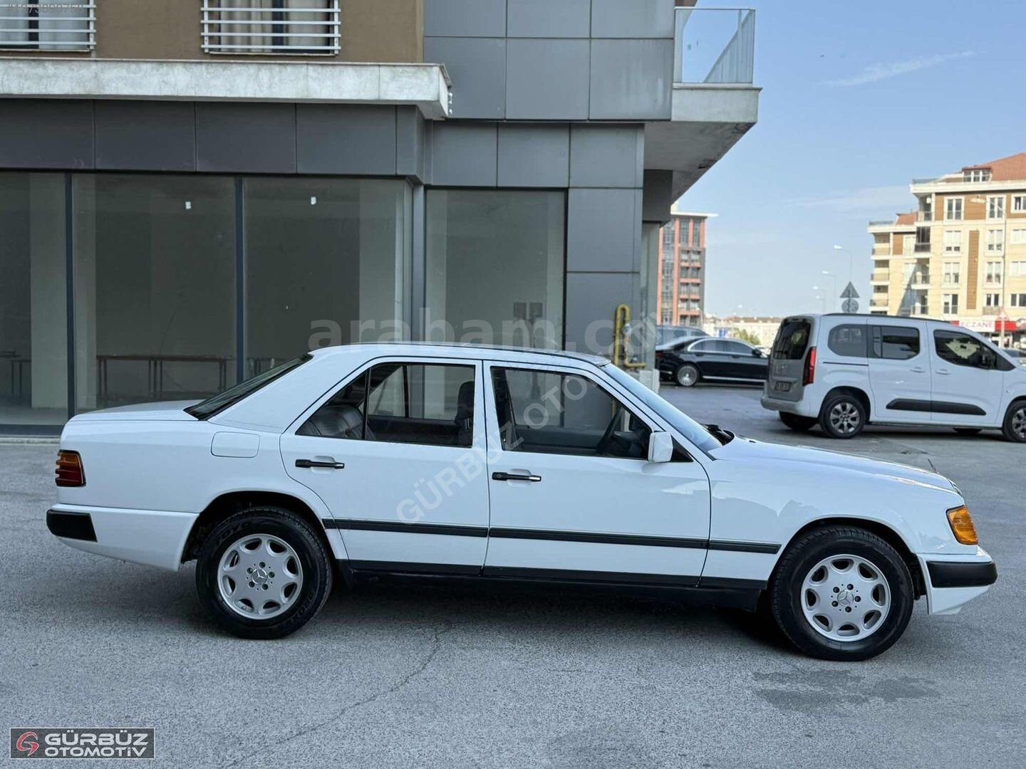 Galeriden Mercedes - Benz 250 D 1986 Model İstanbul 546.000 km Beyaz 4