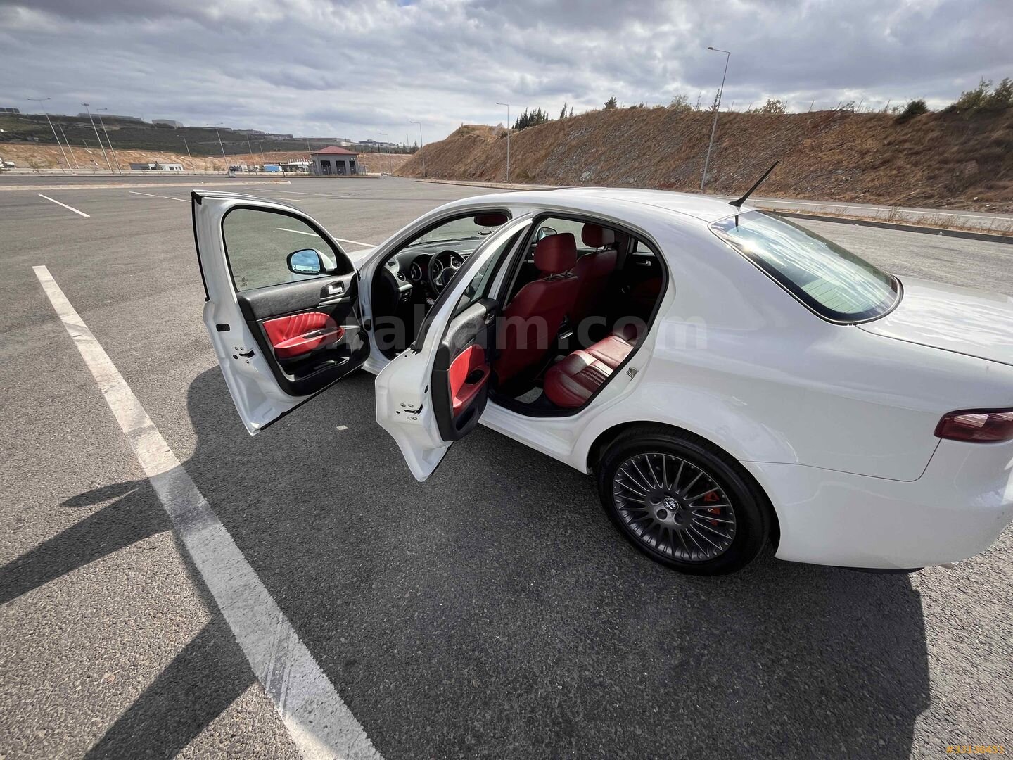 Sahibinden Alfa Romeo 159 1.9 JTD Distinctive Plus 2009 Model Kocaeli 360.000 km Beyaz 6