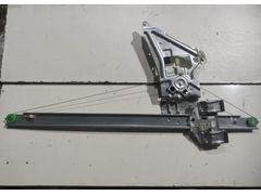 MERCEDES-BENZ W906 SPRİNTER SOL ÖN CAM KRİKOSU A9067200046