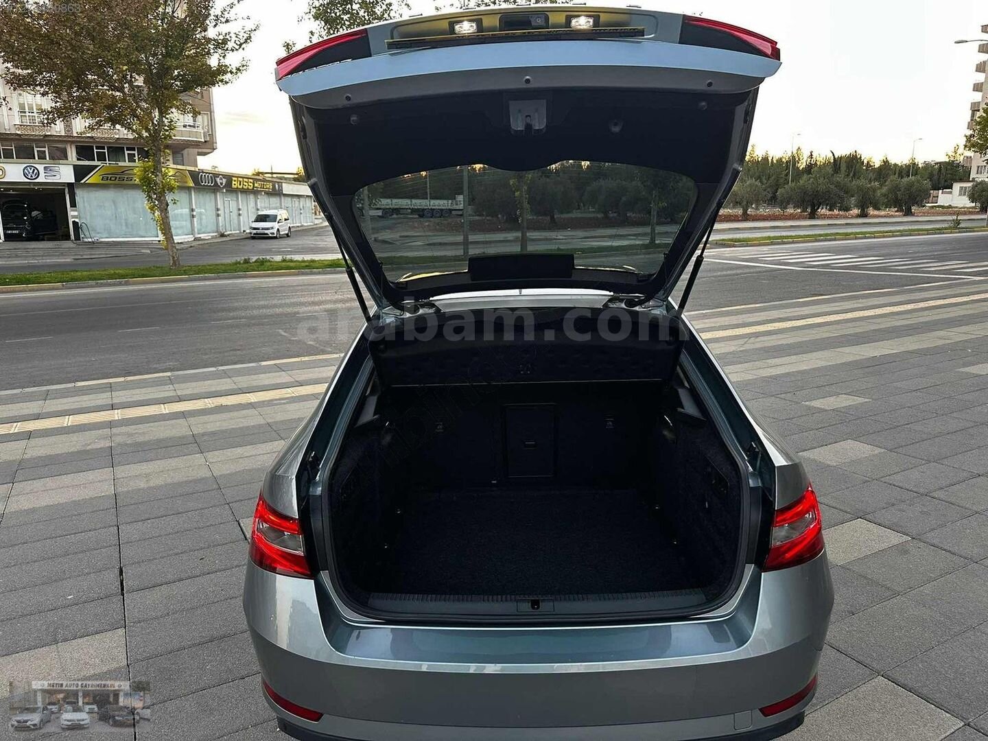 Galeriden Skoda SuperB 1.6 TDI Premium 2020 Model Gaziantep 140.000 km Gri 7