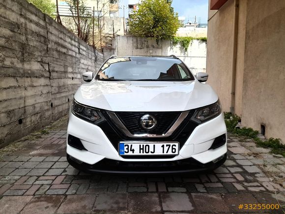 Sahibinden Nissan Qashqai 1.3 DIG-T Sky Pack 2020 Model  cam tavanlı sıfır ayarinda.