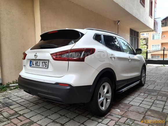 Sahibinden Nissan Qashqai 1.3 DIG-T Sky Pack 2020 Model  cam tavanlı sıfır ayarinda.