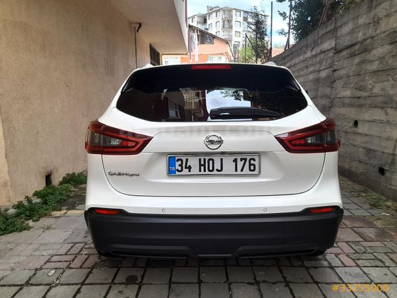 Sahibinden Nissan Qashqai 1.3 DIG-T Sky Pack 2020 Model  cam tavanlı sıfır ayarinda.