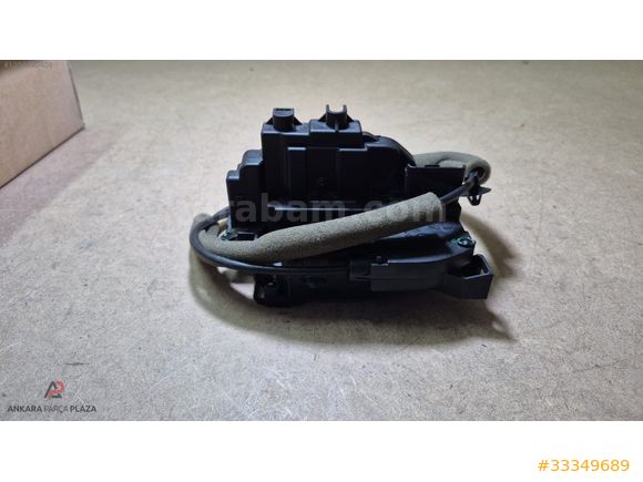 Kangoo Sağ Yan Sürgülü Kapı Kilidi İthal 8200497719