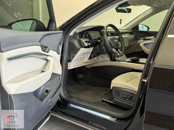 ÖZAY MOTORS' AUDİ Q8 E-TRON 55 HATASIZ BOYASIZ