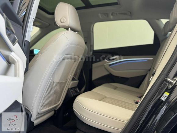 ÖZAY MOTORS' AUDİ Q8 E-TRON 55 HATASIZ BOYASIZ