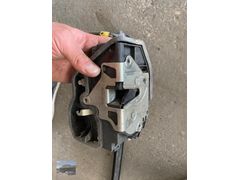 BMW E60 5 SERİSİ SAĞ ÖN KAPI MALZEMELERİ KİLİT TESİSAT KAPI KOLU