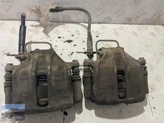 AUDİ A4 B5 ÖN FREN MERKEZLERİ ( FREN KALİPERİ )
