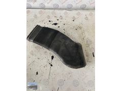 8D0129617E AUDİ A4 A6 B5 C5 HAVA EMİŞ BORUSU